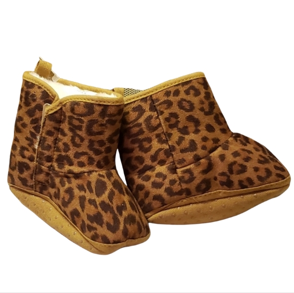 HOST PICK 😊 Leopard Print Fleece Lined Baby Booties W/Velcro - Picture 2 of 5